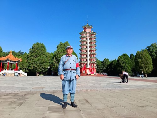 2018年4月26日会同模西北追梦合唱团一起到石景山区老年福敬老院义演,.jpg