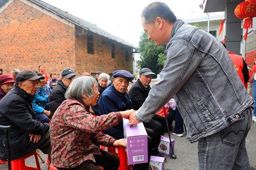2015年10月3日走进龙里县考察活动.JPG