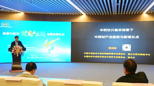2021年10月21日内蒙古通辽市奈曼旗人民英雄纪念碑.jpg