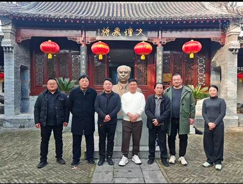 2018年10月19日下午; 时代中国网公益大使张颖到天通大爱颐养中心公益演出,.jpg