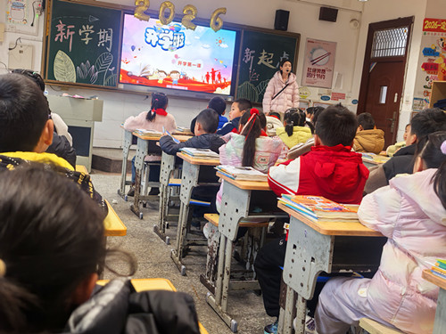 2015年8月20日走进湖南湘潭东方红茶叶有限公司.JPG